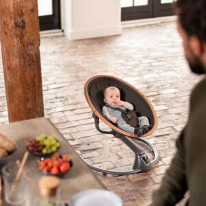 medium_MC2840_2020_maxicosi_Home_Cassia_Lifestyle_House_dadlookingatbabyinswingkitchen_portrait_RGB-300x300